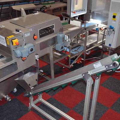 Automatic asparagus sorting machine AUTOSELECT Accessories:  Conveyor belt for the removal of asparagus cuttings 
