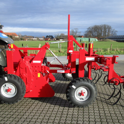 Combination of Chamäleon with 2 discs and ASR rotary tiller in rear attachment