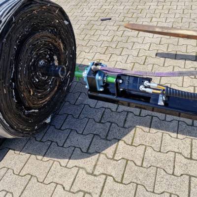 Extracteur à entraînement hydraulique pour retirer le tube