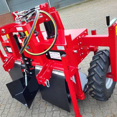 Haulm cutter with accessoires:  wedge-shaped distribution body